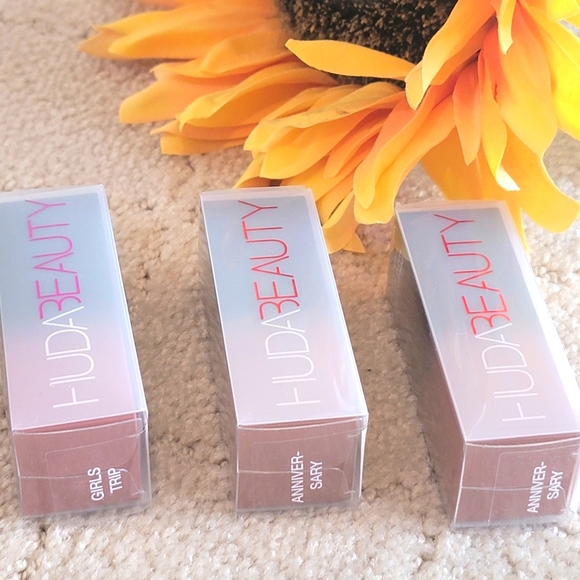 HudaBeauty power bullet matte lipstick - Picture 2 of 11